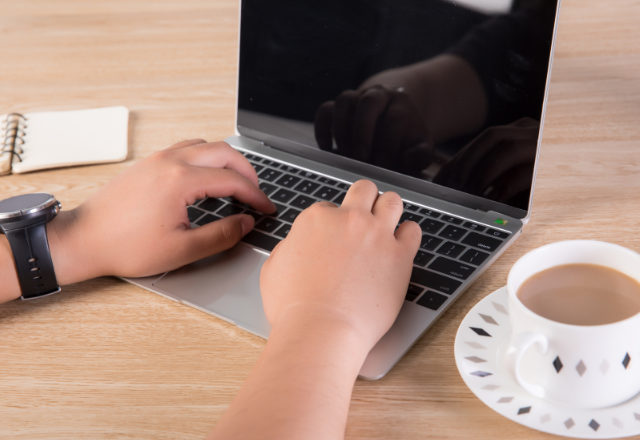 小米电视4青春版的性能和功能介绍（一款超值的智能电视，颠覆你的视听体验）