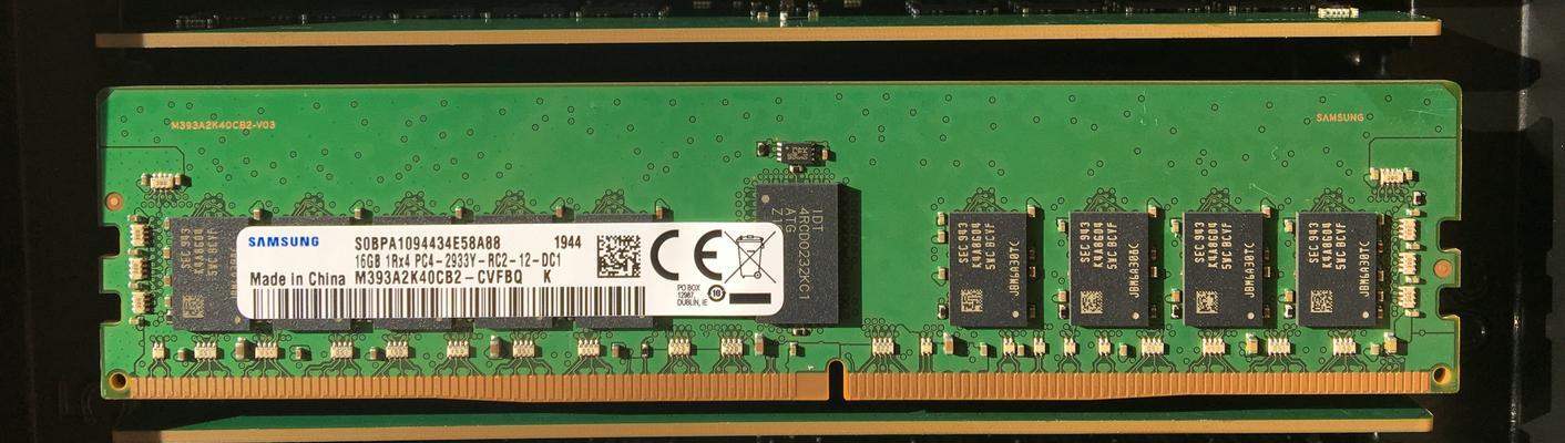 终端居然无法启动了，这是神马情况啊！突然想起，前一天更新了软件源，结果一下子贪多，软件源弄多了，导致update的时候等待了so long time ，于是等不急了，ctrl + c果断结果掉了今天再一启动，于是就悲剧了，终端无法启动，啥事都干不了！！！网上一艘，说启动gnome-termial试试，我在xterm里面启动gnome-terminal居然提示说没这个程序，于是sudo apt-get install gnome-terminal 果断解决问题！！有没有搞错！于是顺便装下wine，可惜这12.4软件包里面默认没有wine，不解！！于是手动安装了！！